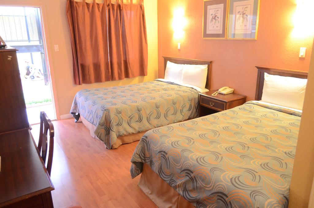 Bear Creek Inn Addicks ภายนอก รูปภาพ